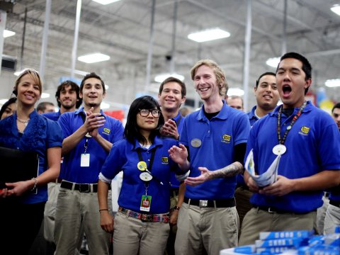 best-buy-employees-cheer